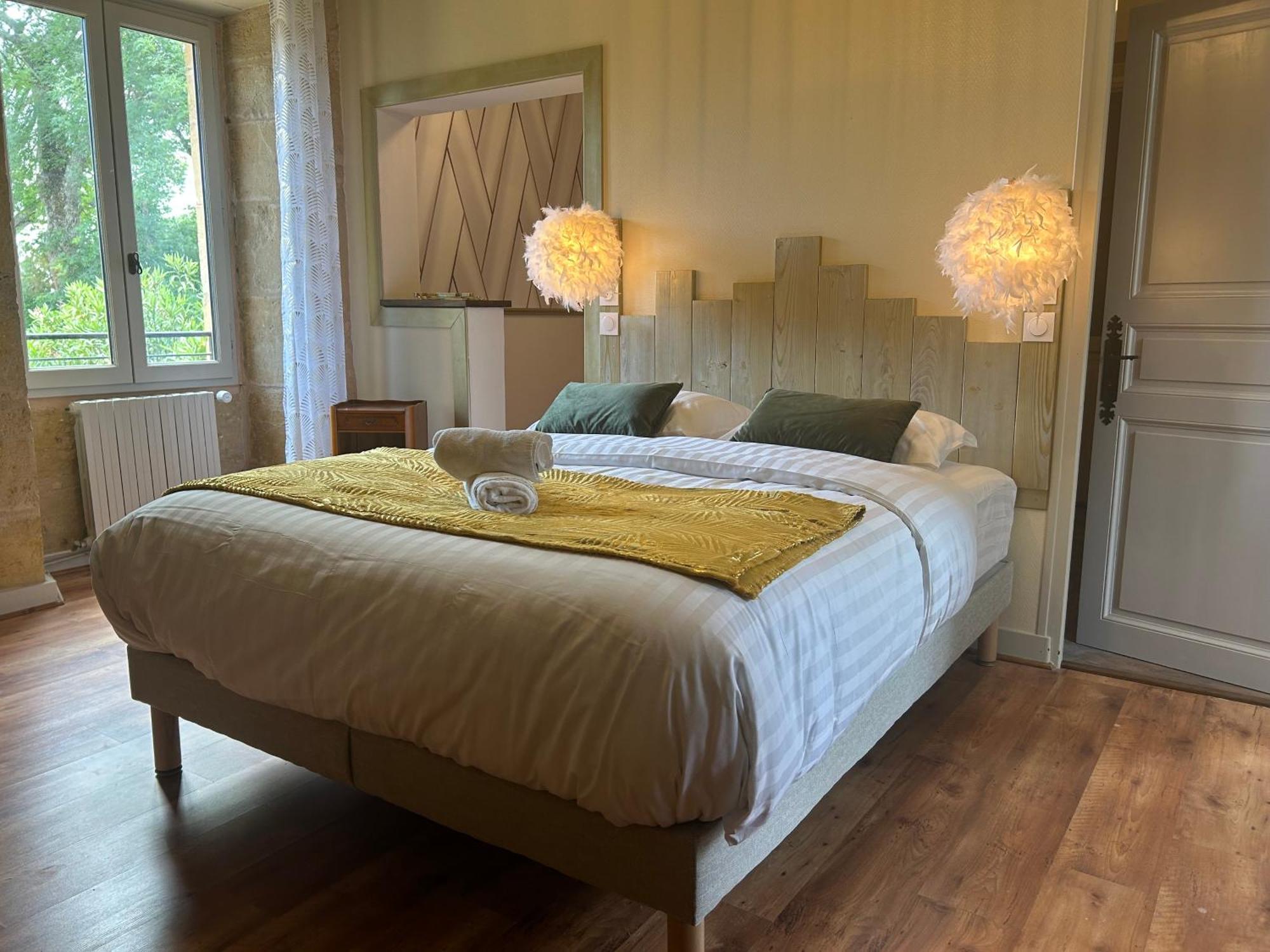 Demeure Du Vallon - Chambres D'Hotes De Charme Azerat Zewnętrze zdjęcie