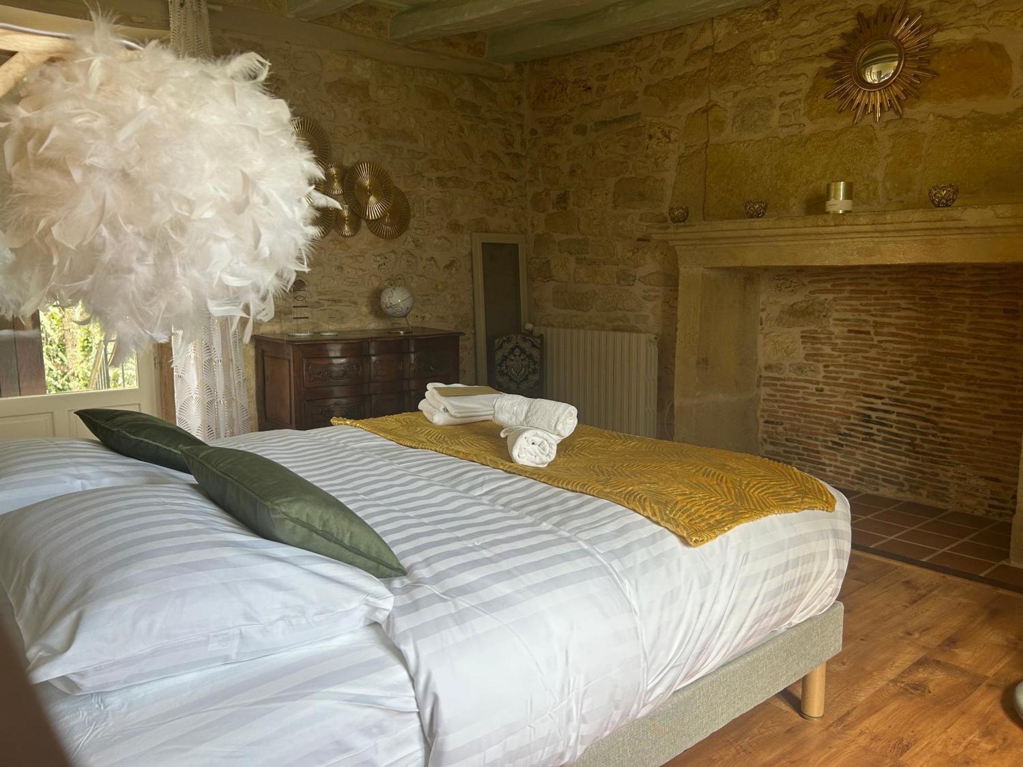 Demeure Du Vallon - Chambres D'Hotes De Charme Azerat Zewnętrze zdjęcie
